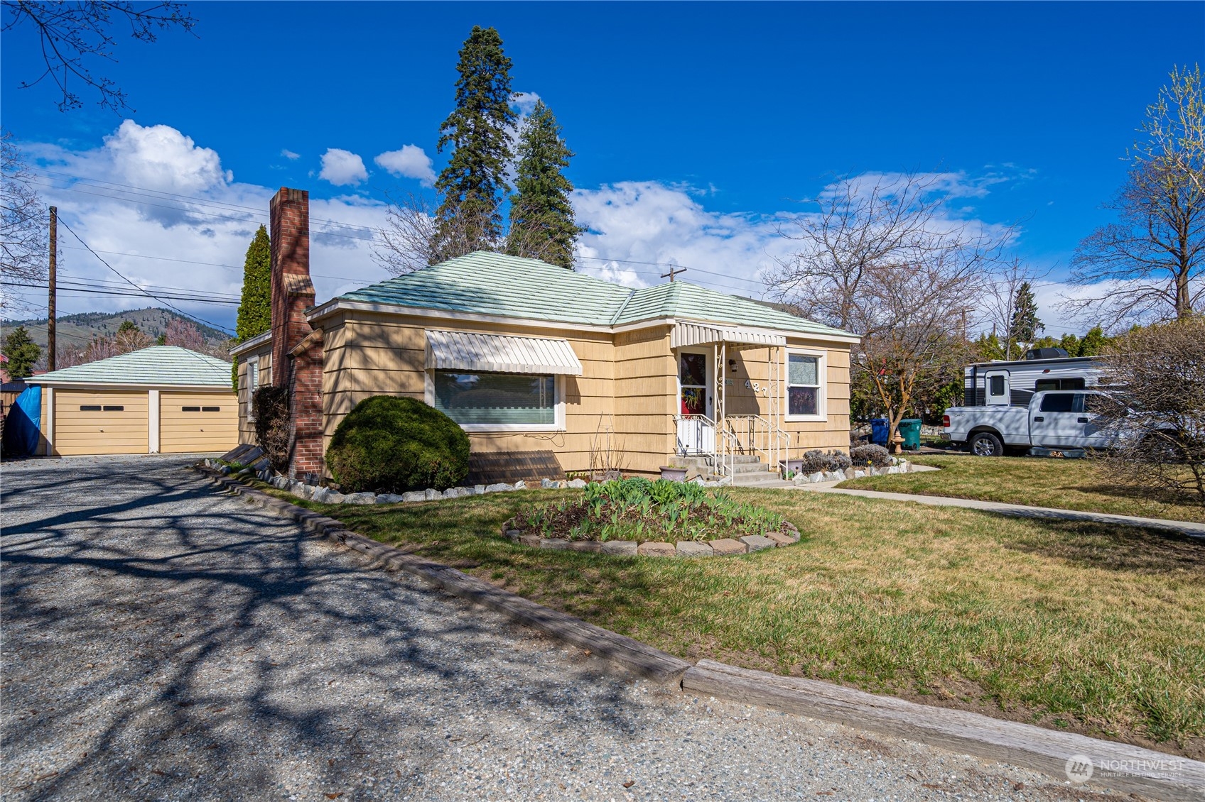 427 E Wapato Avenue
