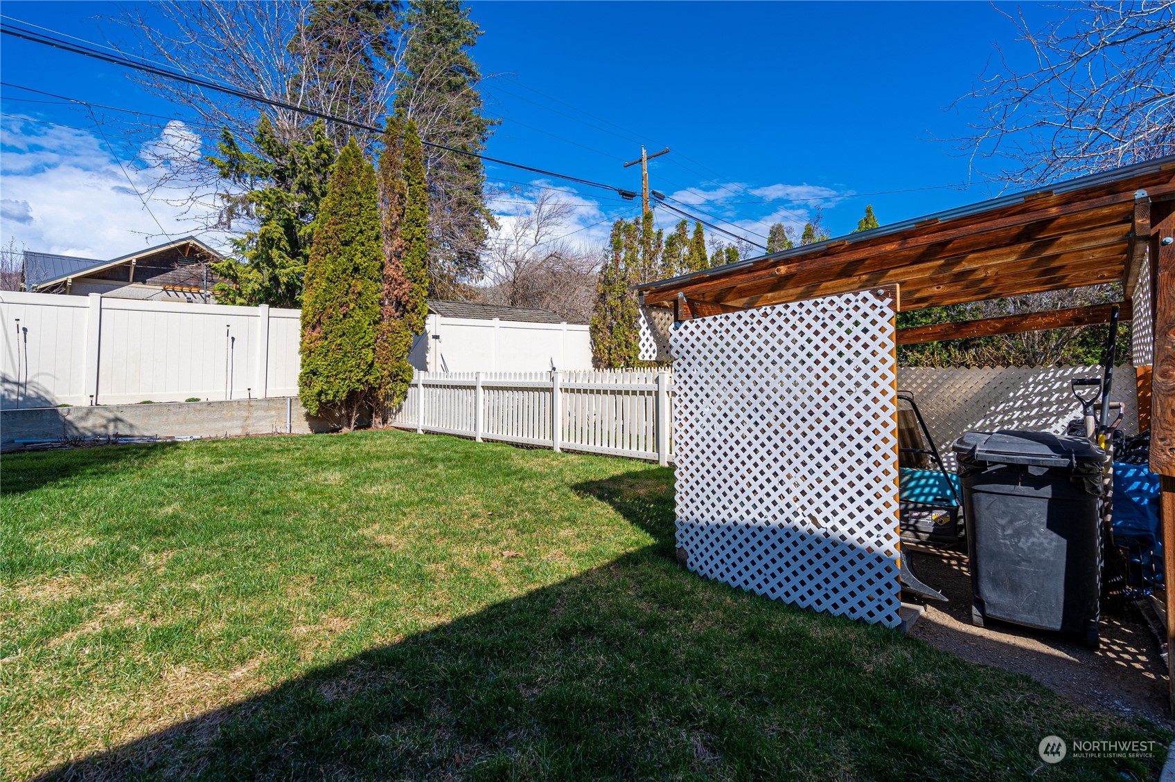 427 E Wapato Avenue