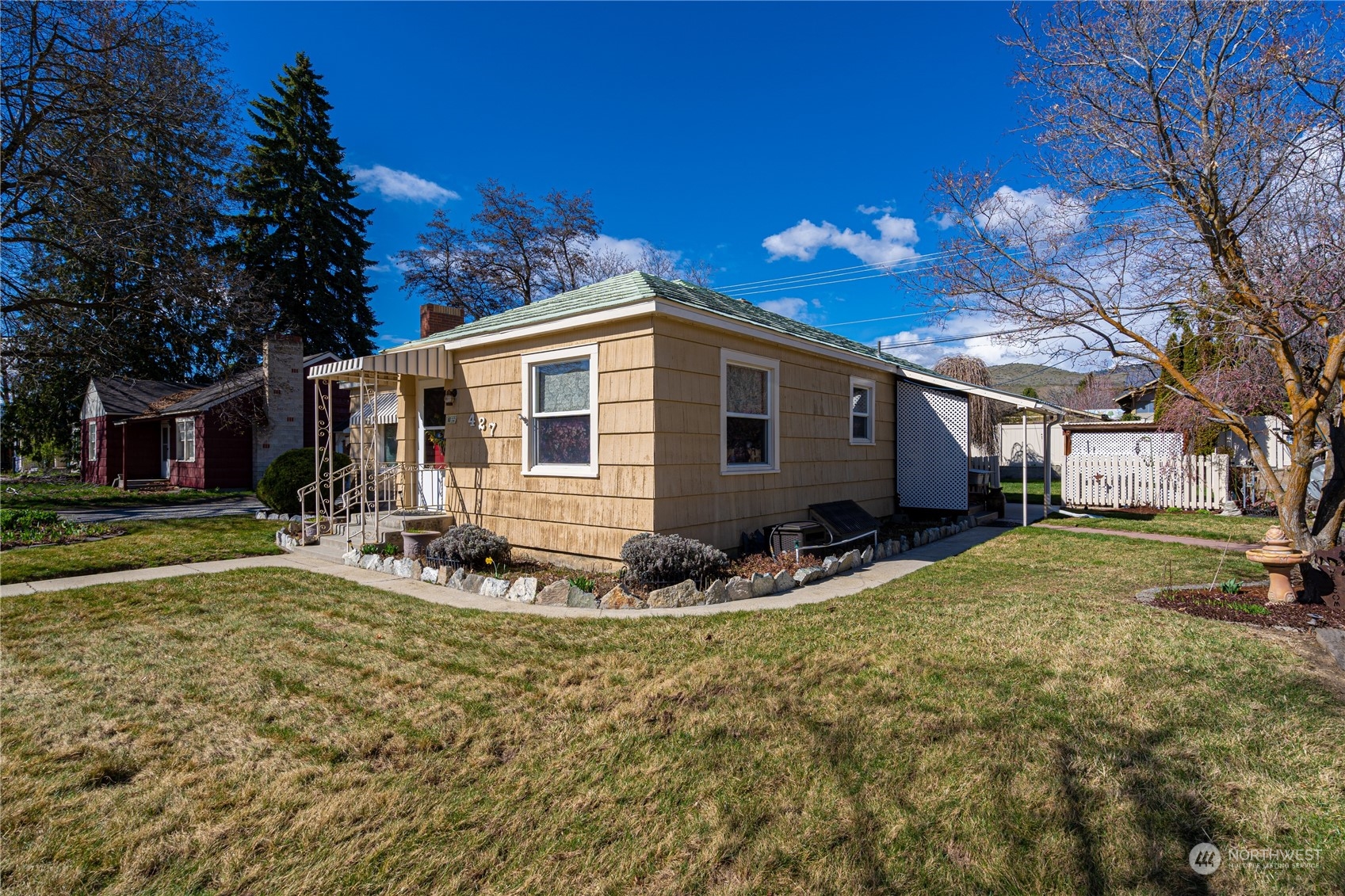 427 E Wapato Avenue