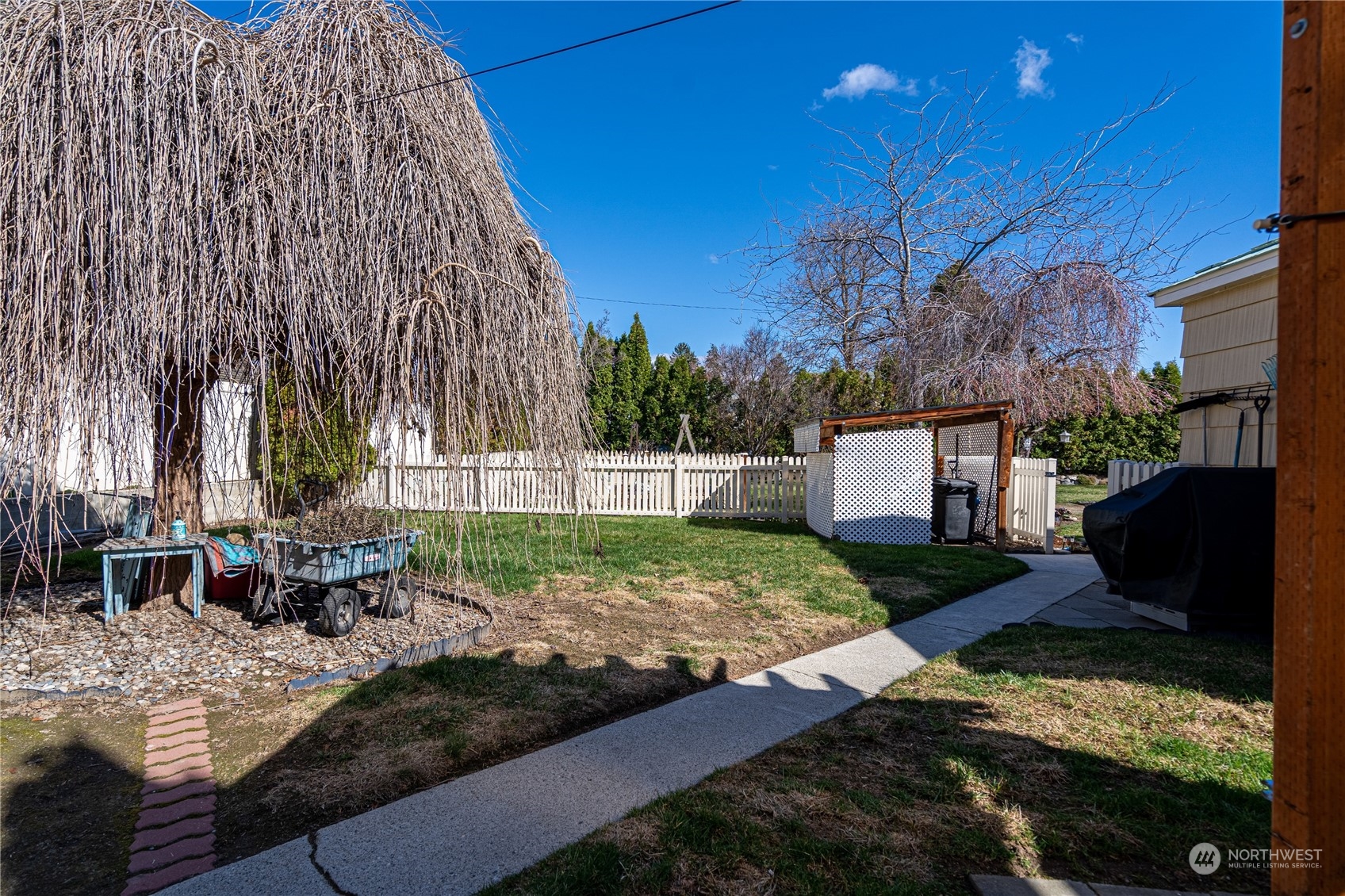 427 E Wapato Avenue