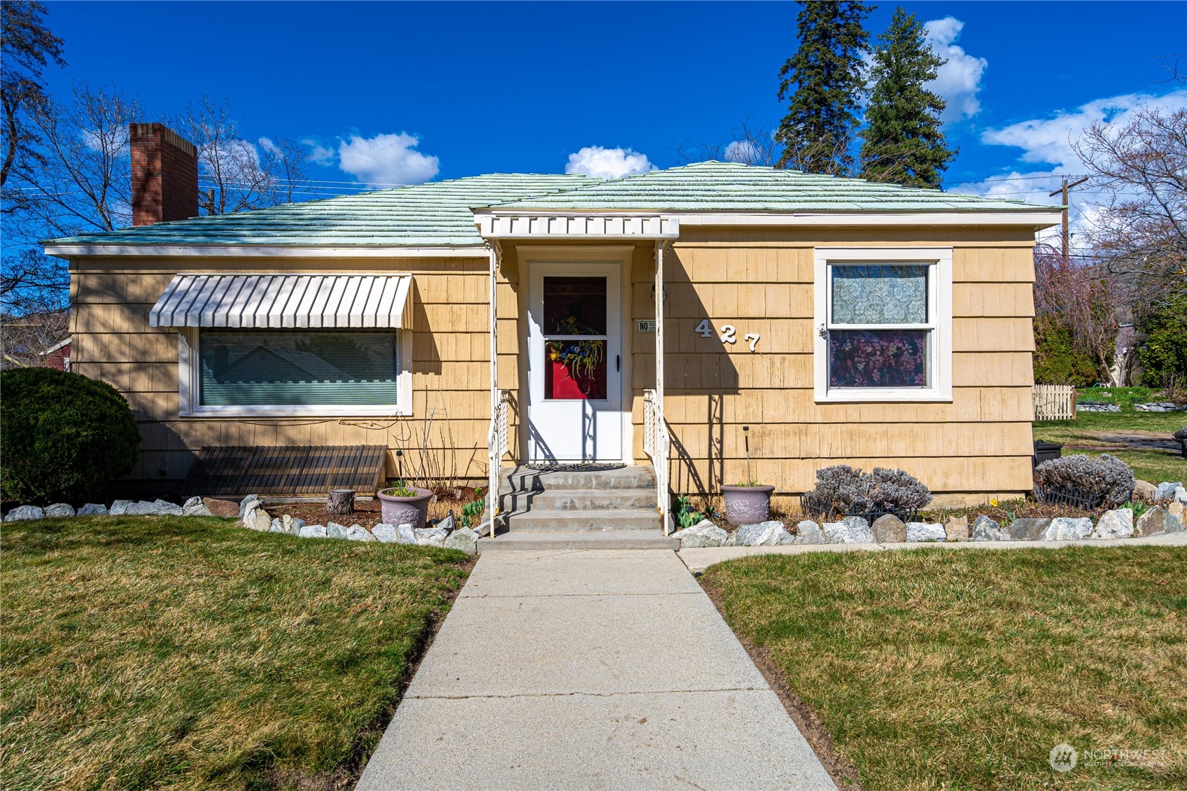 427 E Wapato Avenue