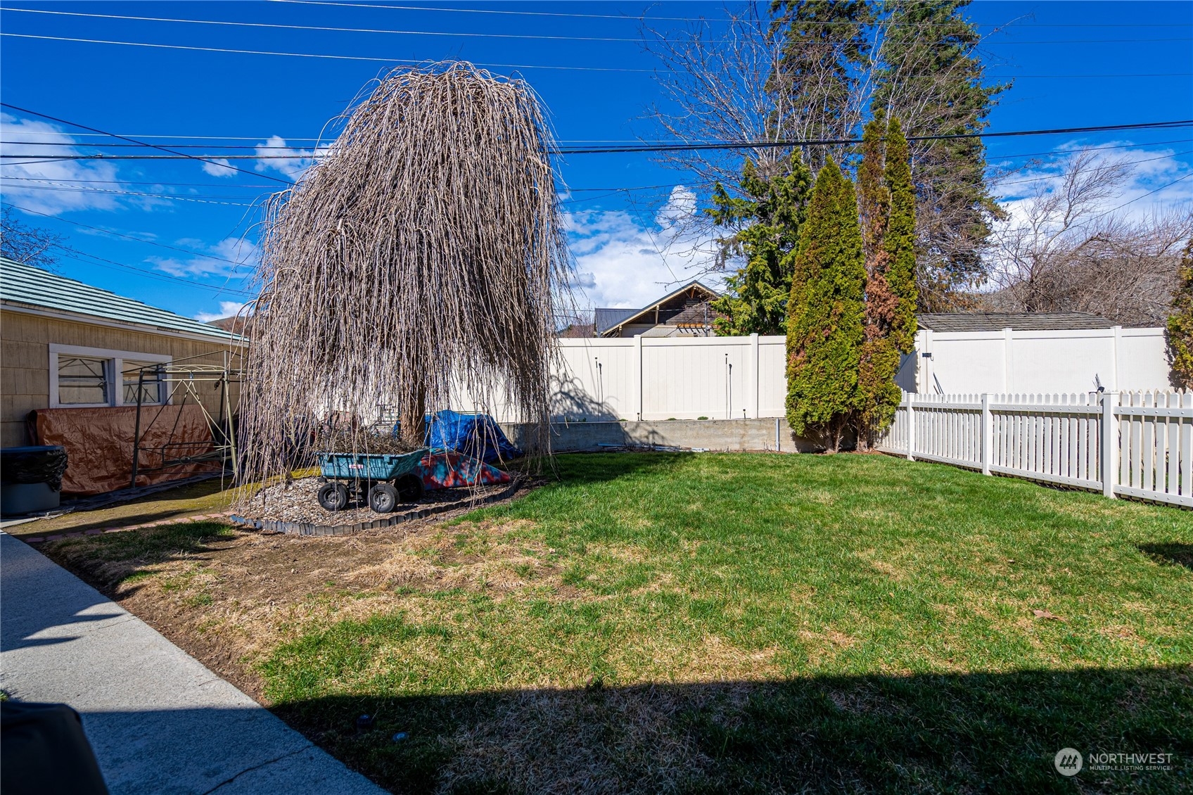 427 E Wapato Avenue
