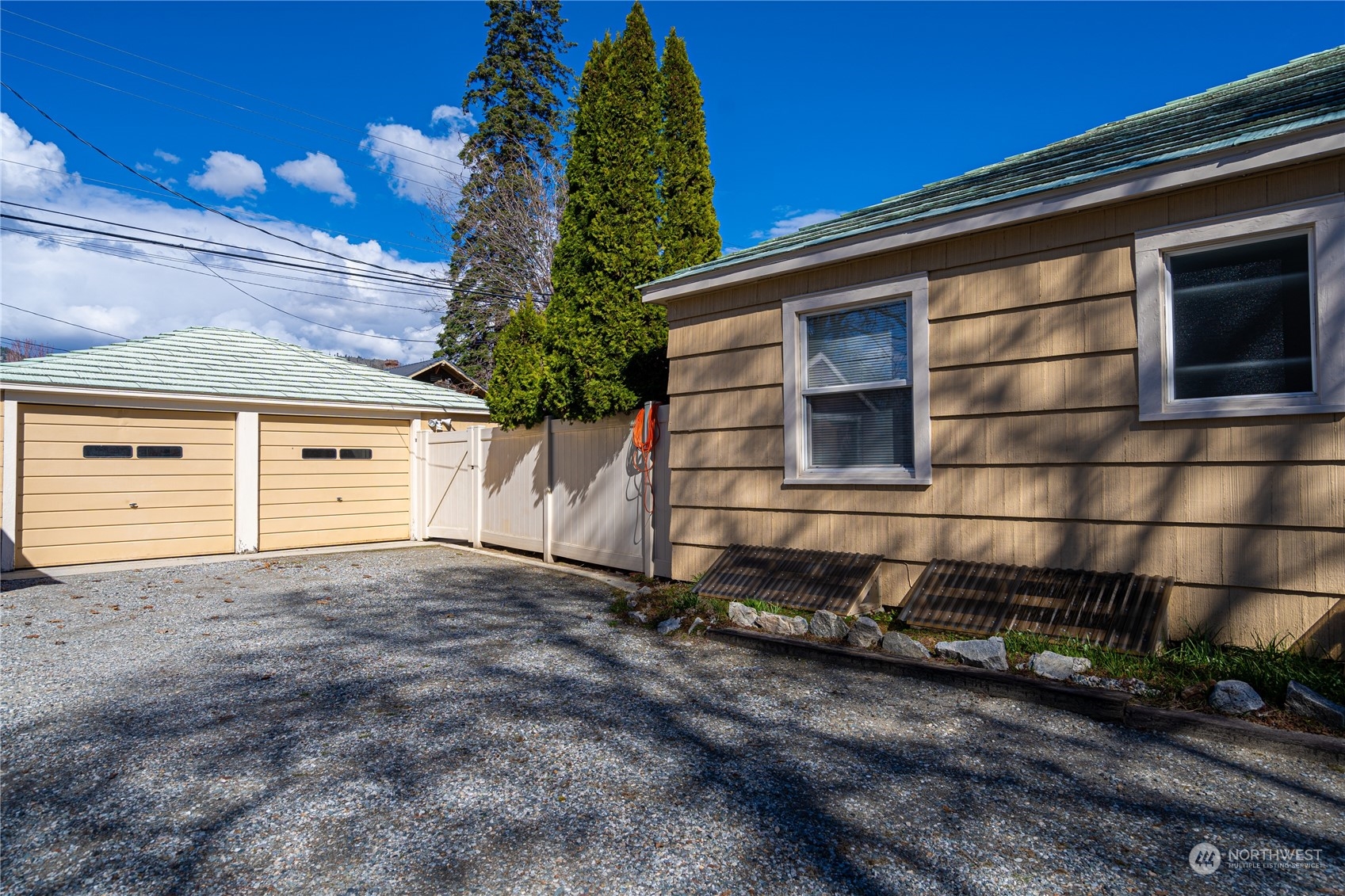 427 E Wapato Avenue