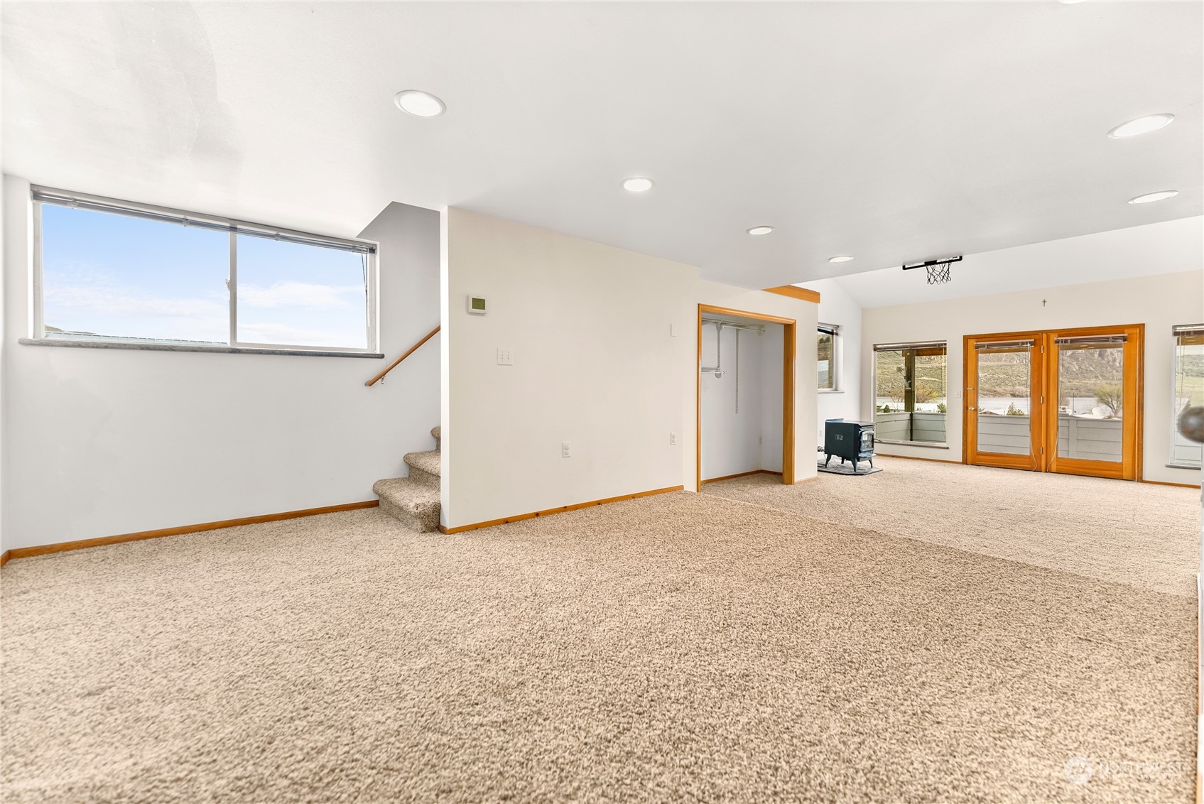 146 Warren Avenue W
