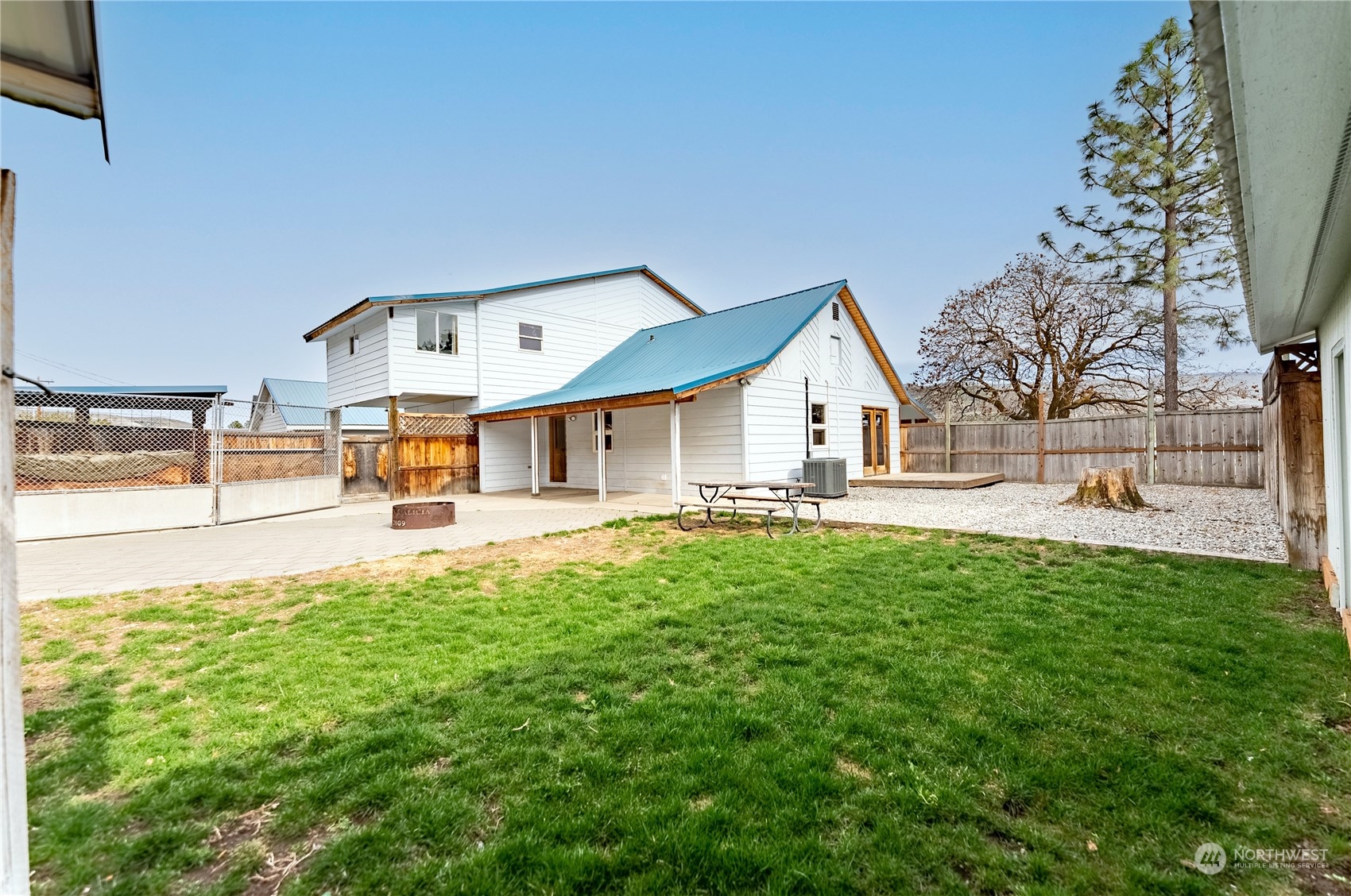 146 Warren Avenue W