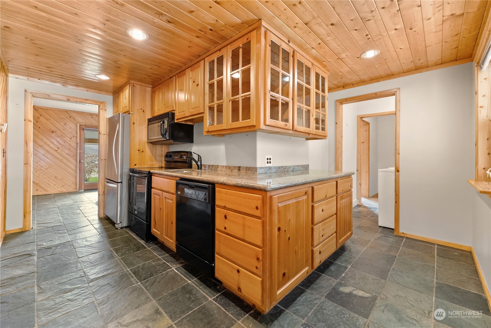 146 Warren Avenue W