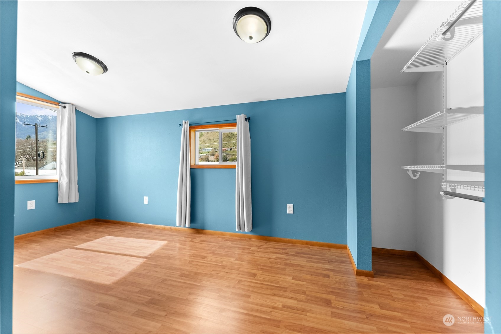 146 Warren Avenue W