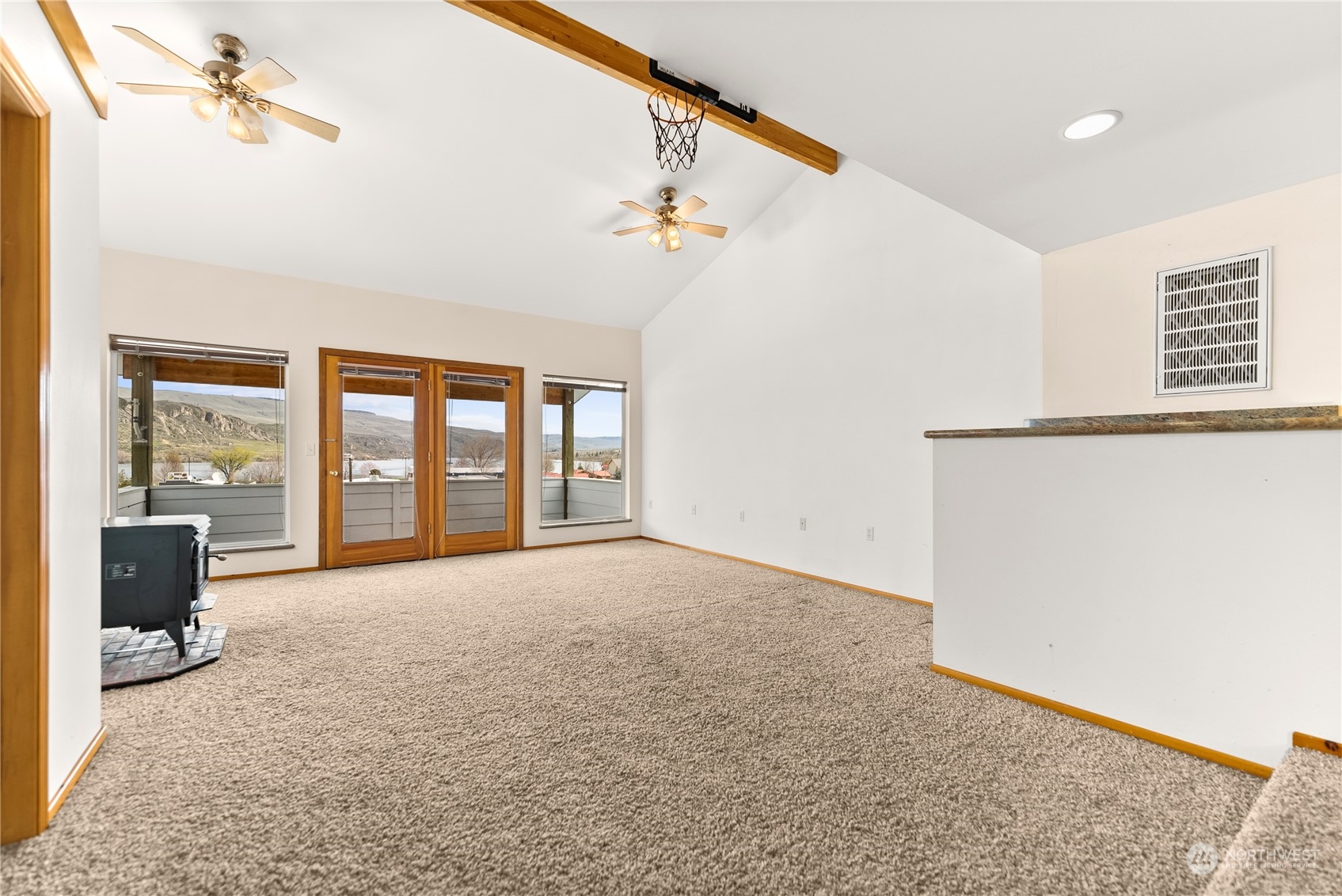 146 Warren Avenue W