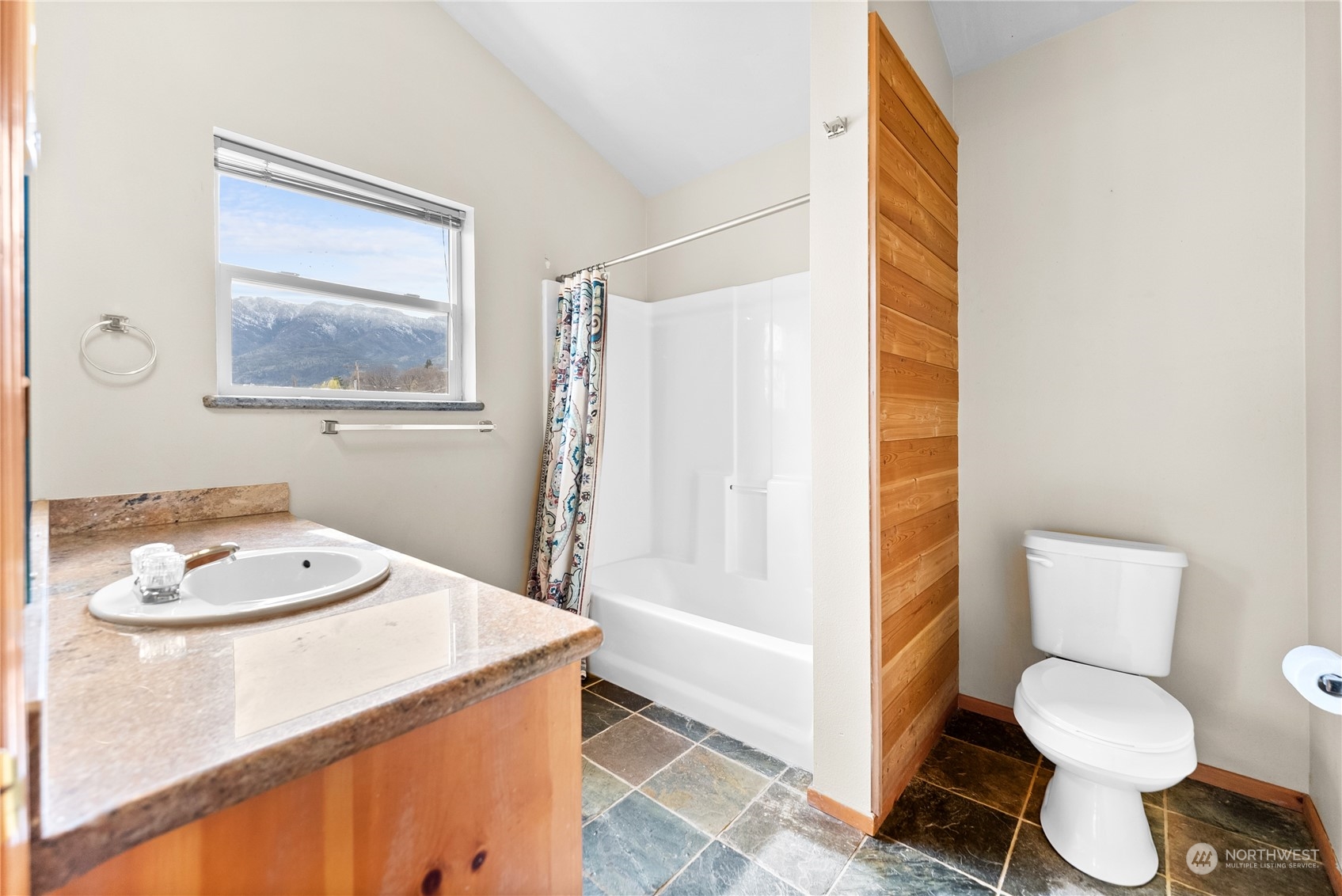 146 Warren Avenue W