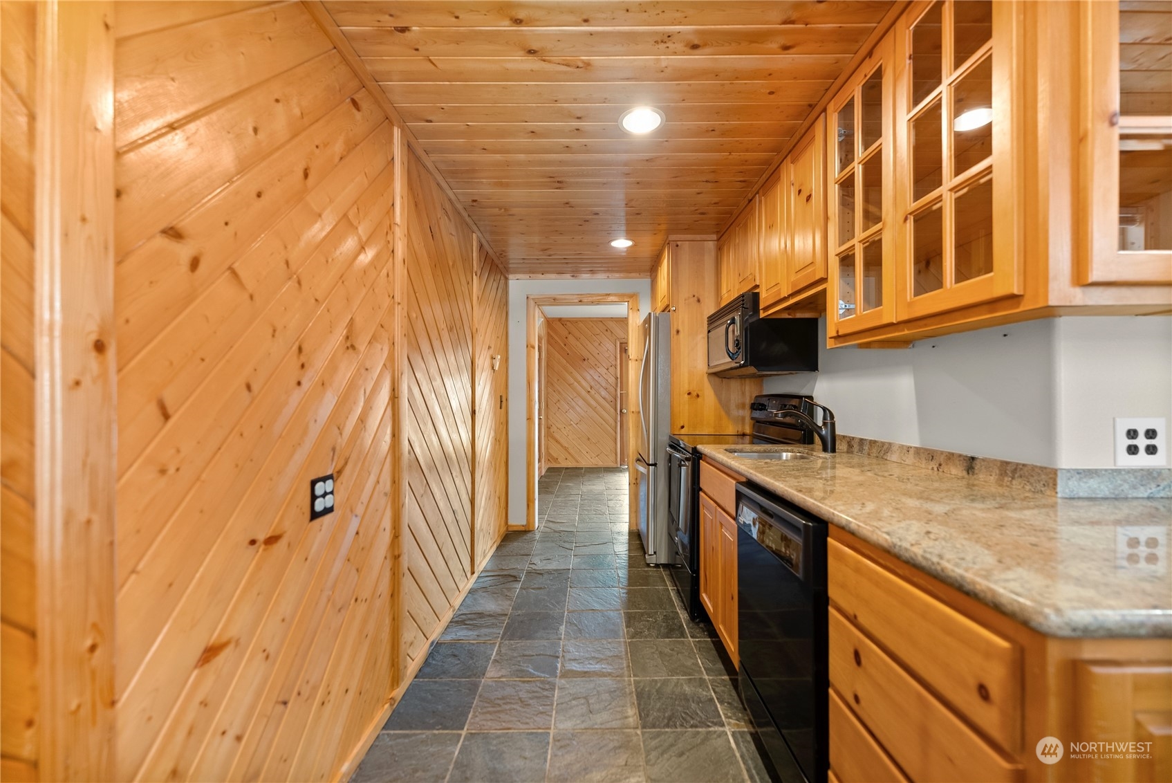 146 Warren Avenue W