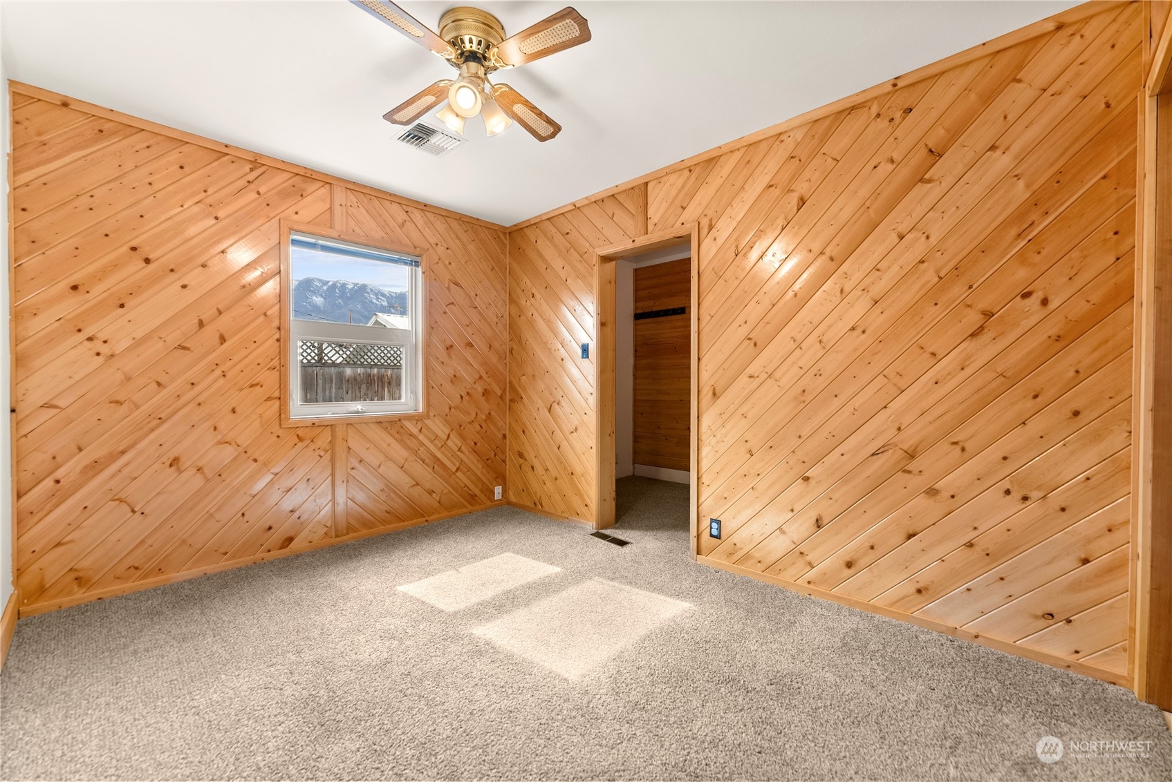 146 Warren Avenue W