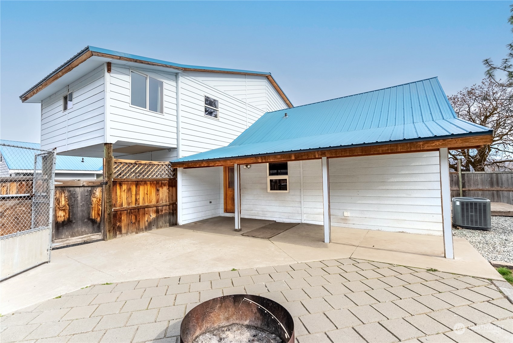 146 Warren Avenue W