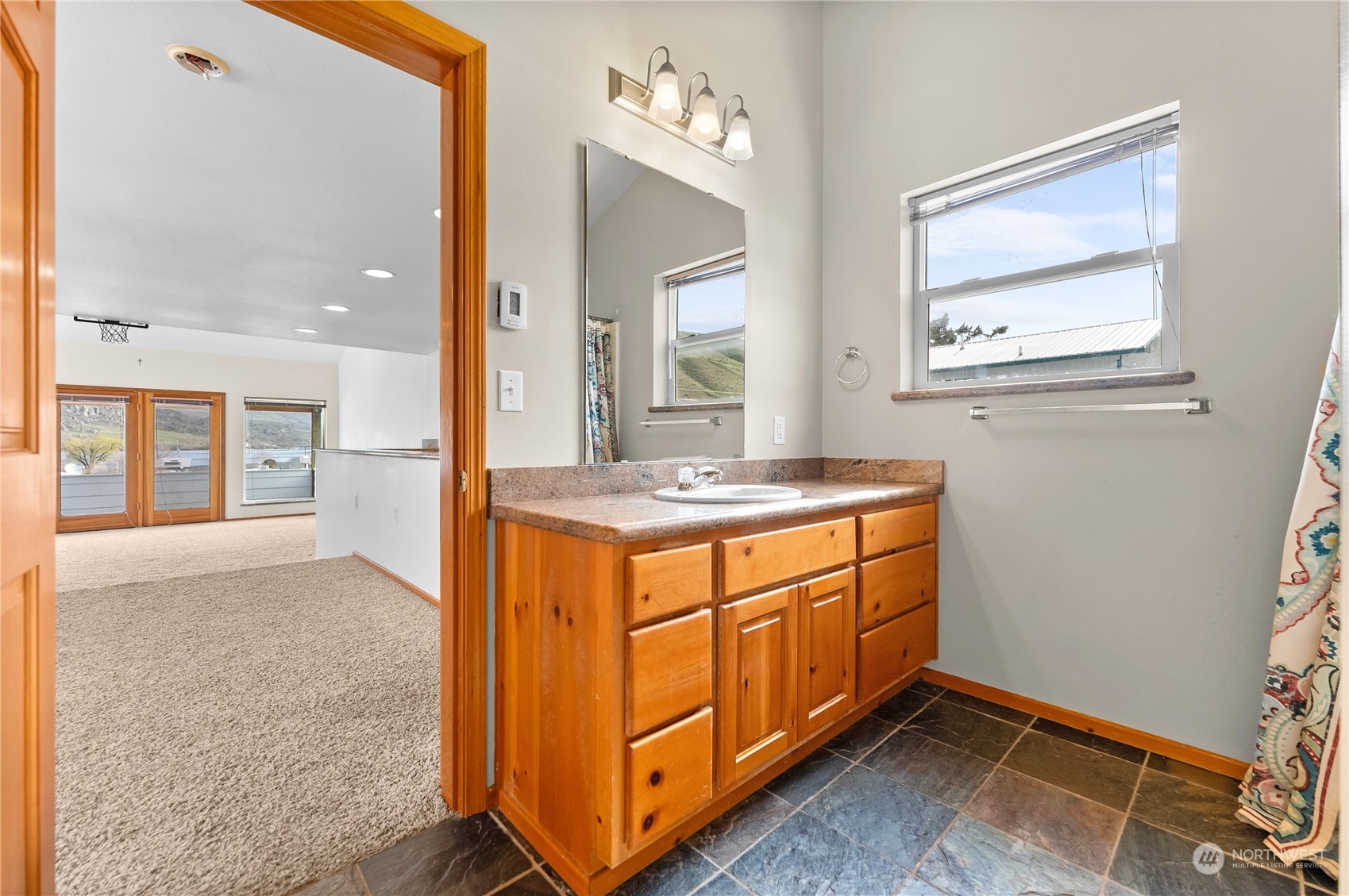 146 Warren Avenue W
