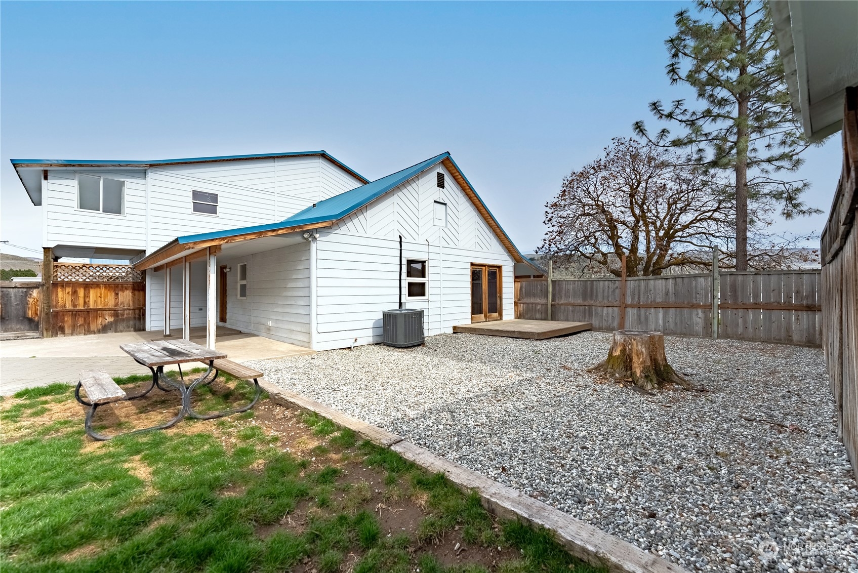 146 Warren Avenue W