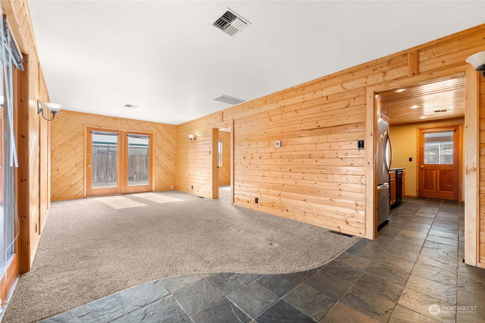 146 Warren Avenue W