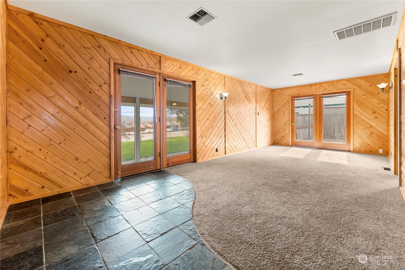 146 Warren Avenue W