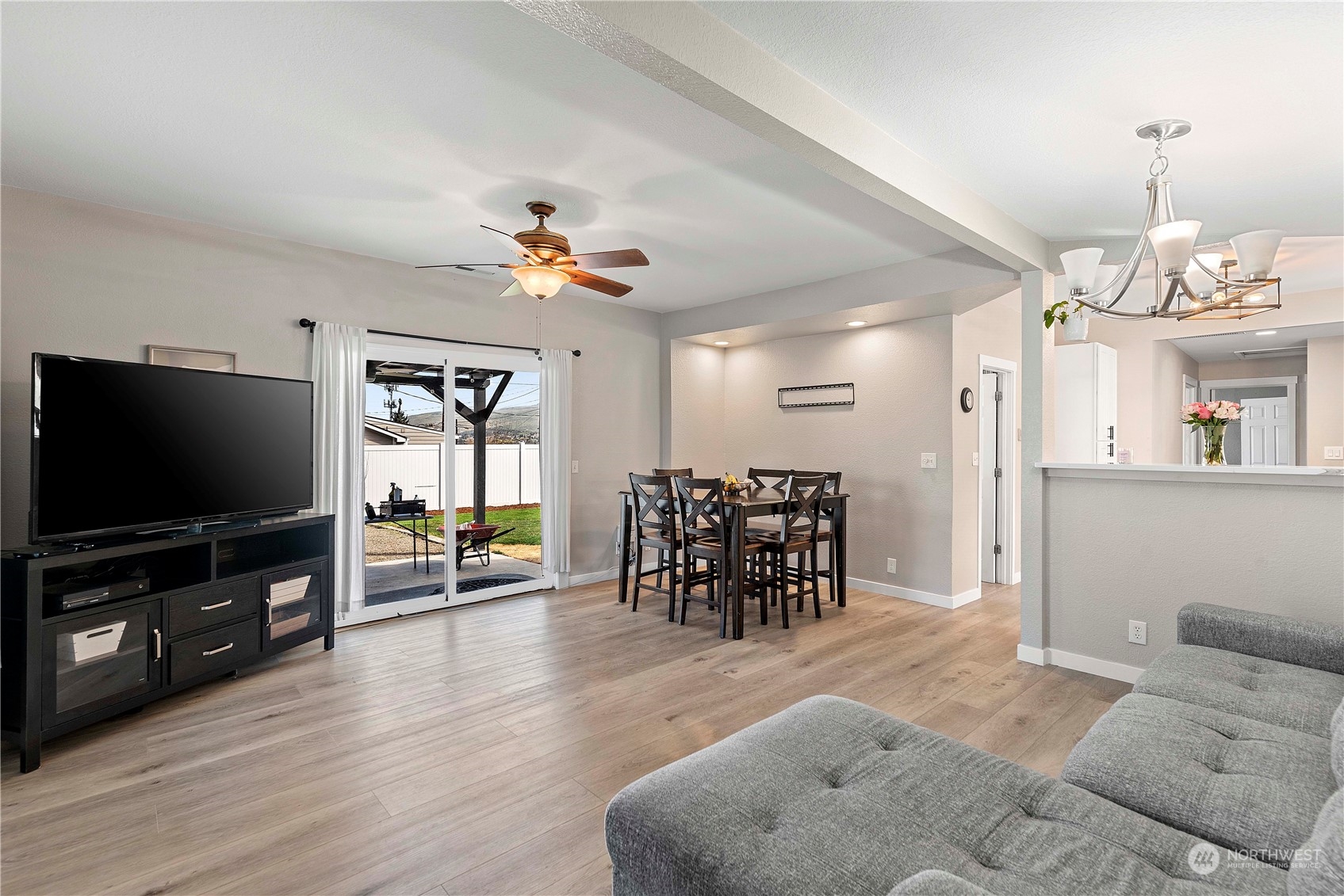 233 N Franklin Avenue