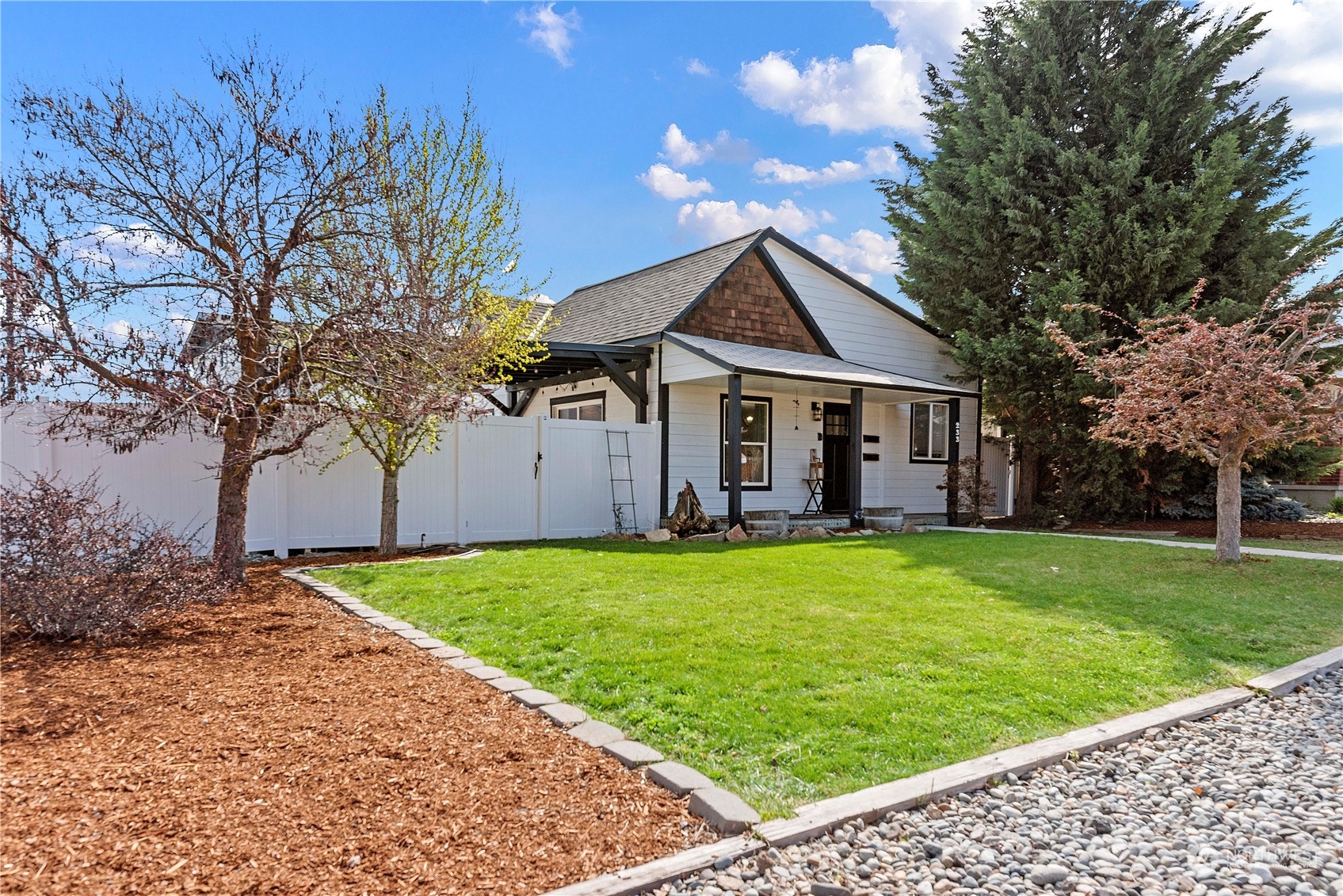 233 N Franklin Avenue