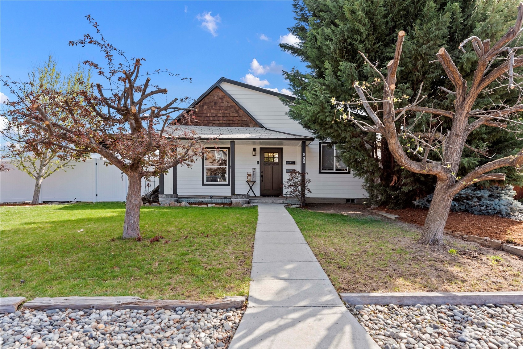 233 N Franklin Avenue