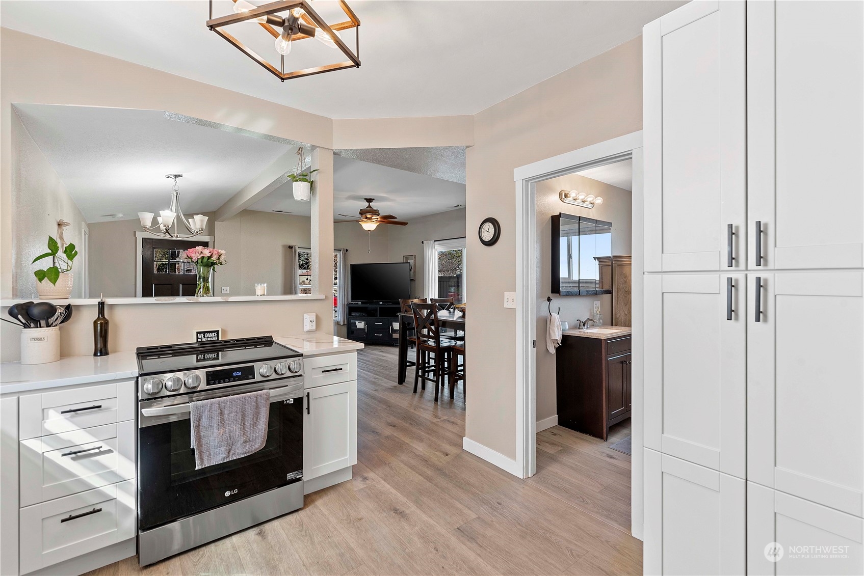 233 N Franklin Avenue