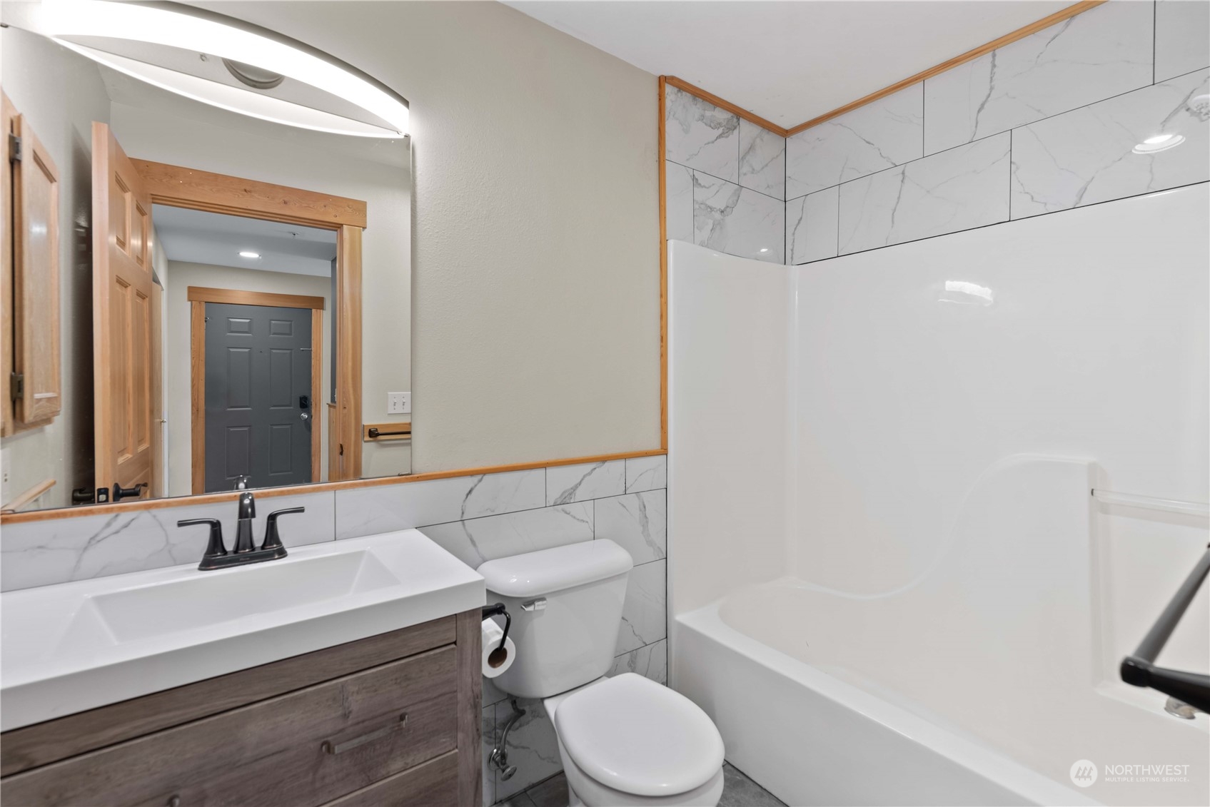 667 4th Street NE Unit: L301