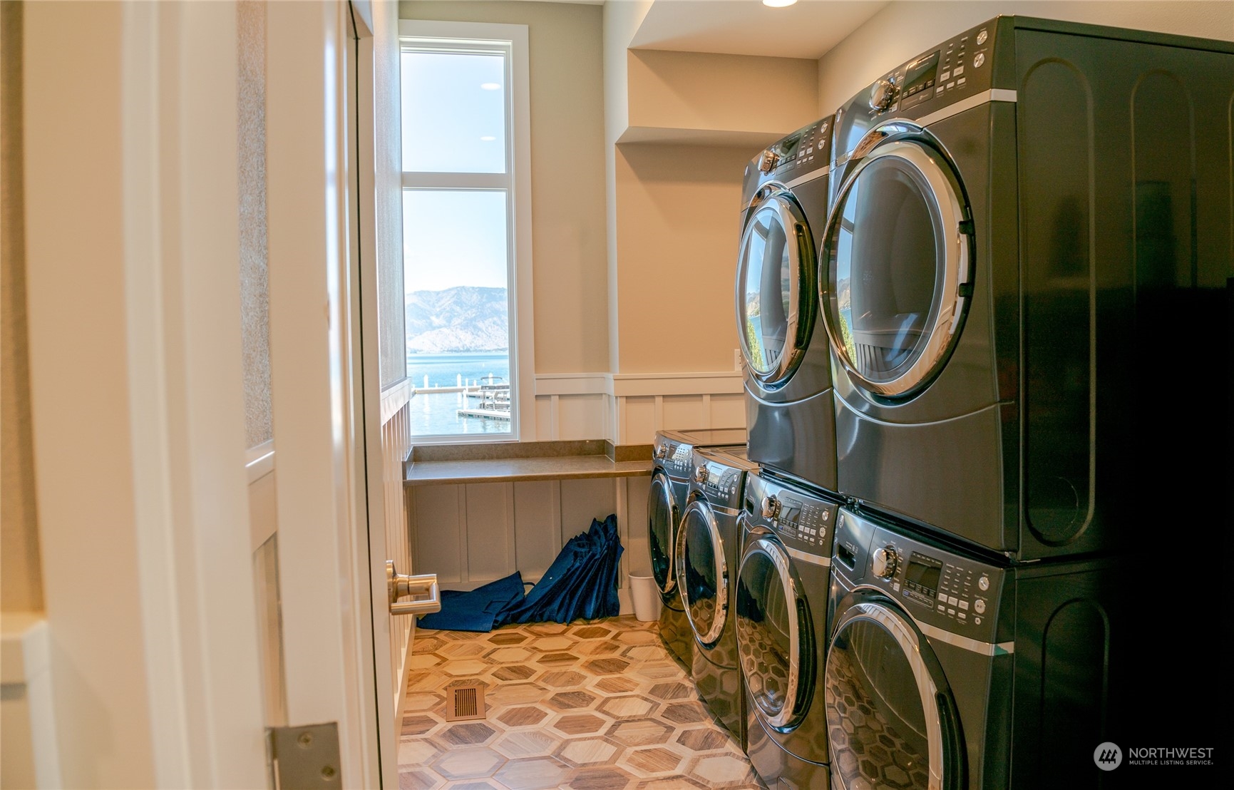 1350 W Woodin Avenue Unit: F18