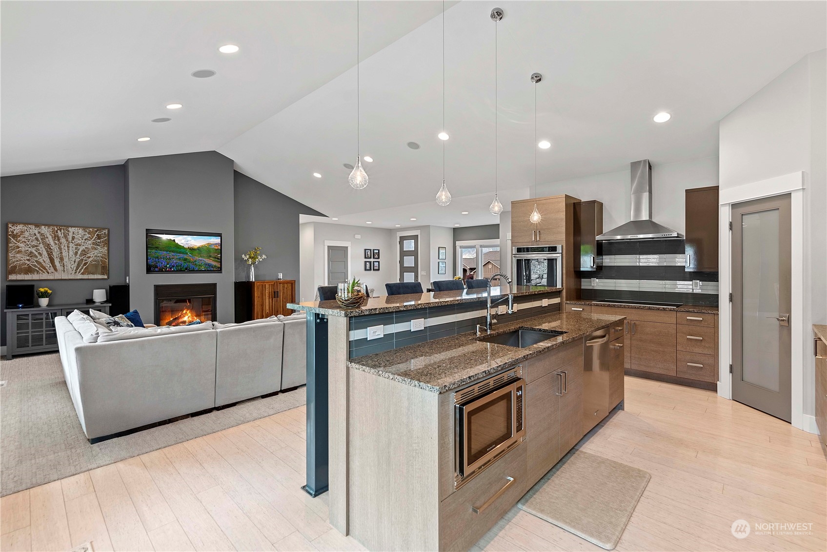 847 Briarwood Terrace