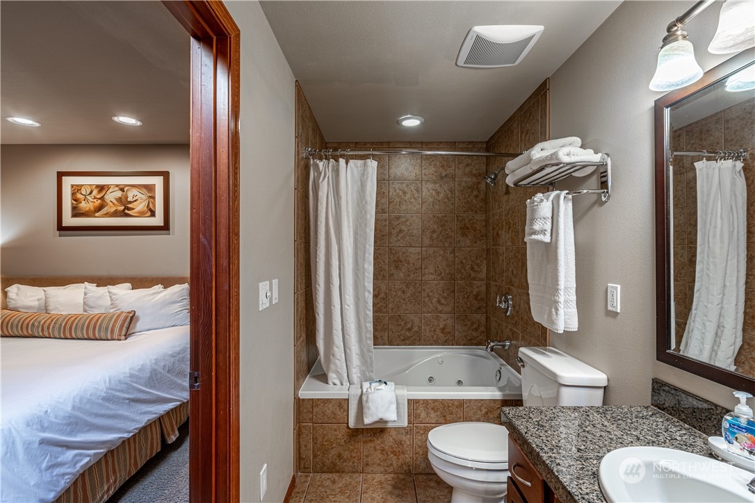 322 W Woodin Avenue Unit: 402