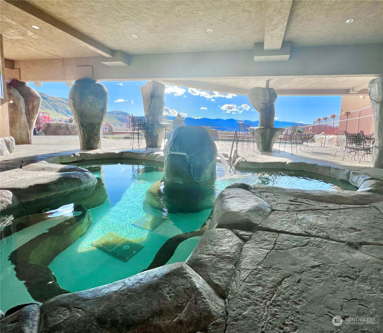 322 W Woodin Avenue Unit: 402