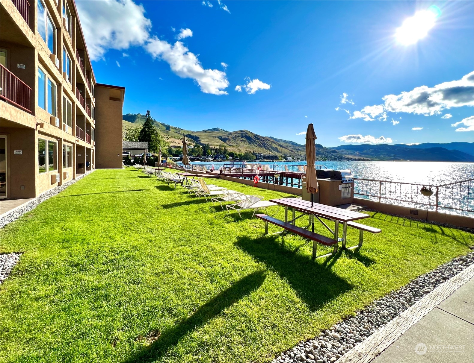 322 W Woodin Avenue Unit: 402