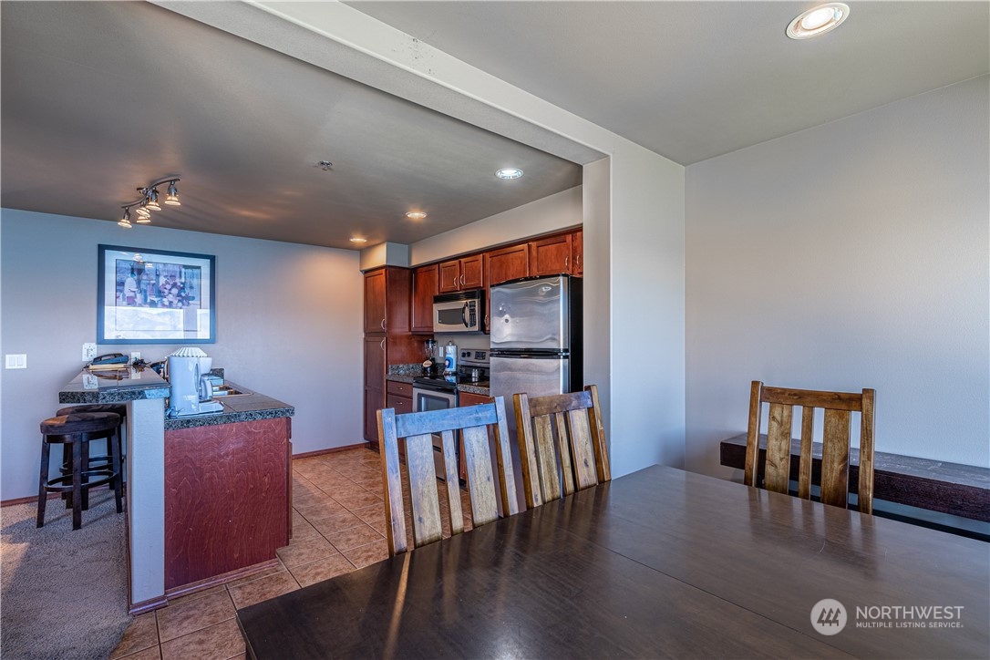 322 W Woodin Avenue Unit: 402