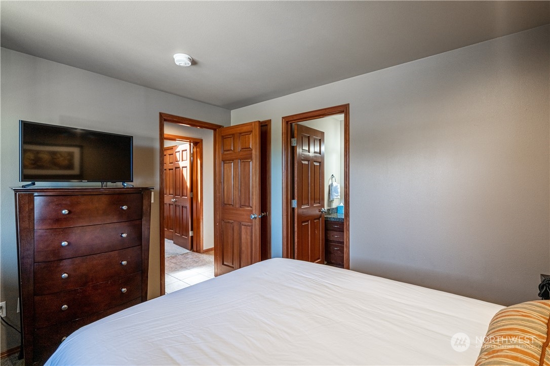 322 W Woodin Avenue Unit: 402