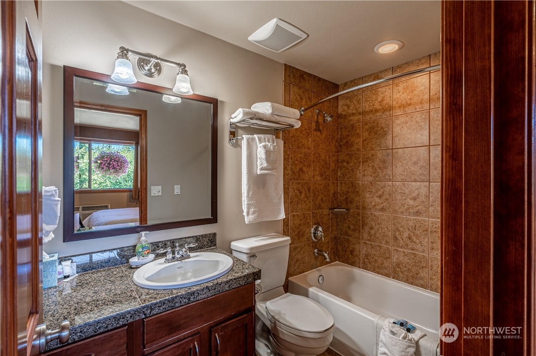 322 W Woodin Avenue Unit: 402