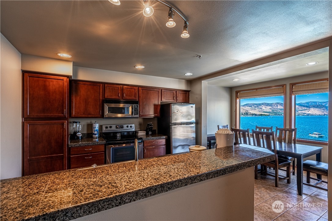 322 W Woodin Avenue Unit: 402