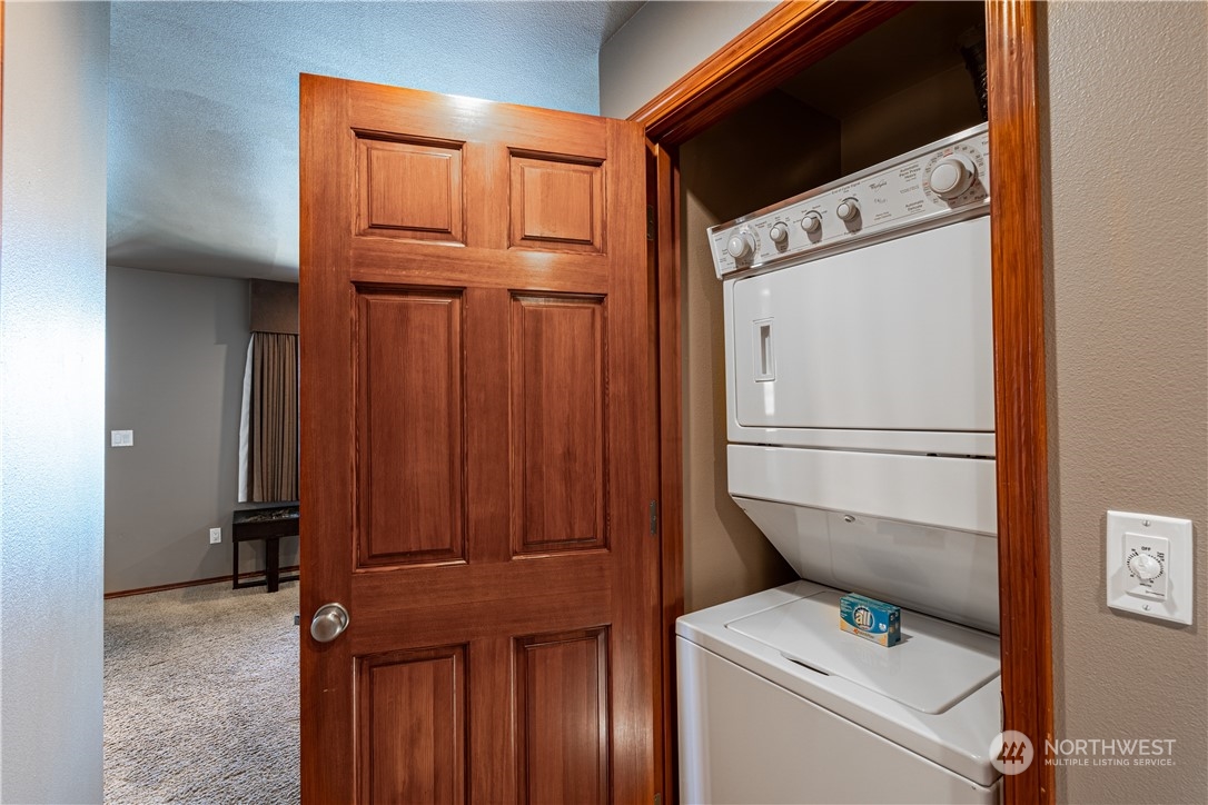 322 W Woodin Avenue Unit: 402
