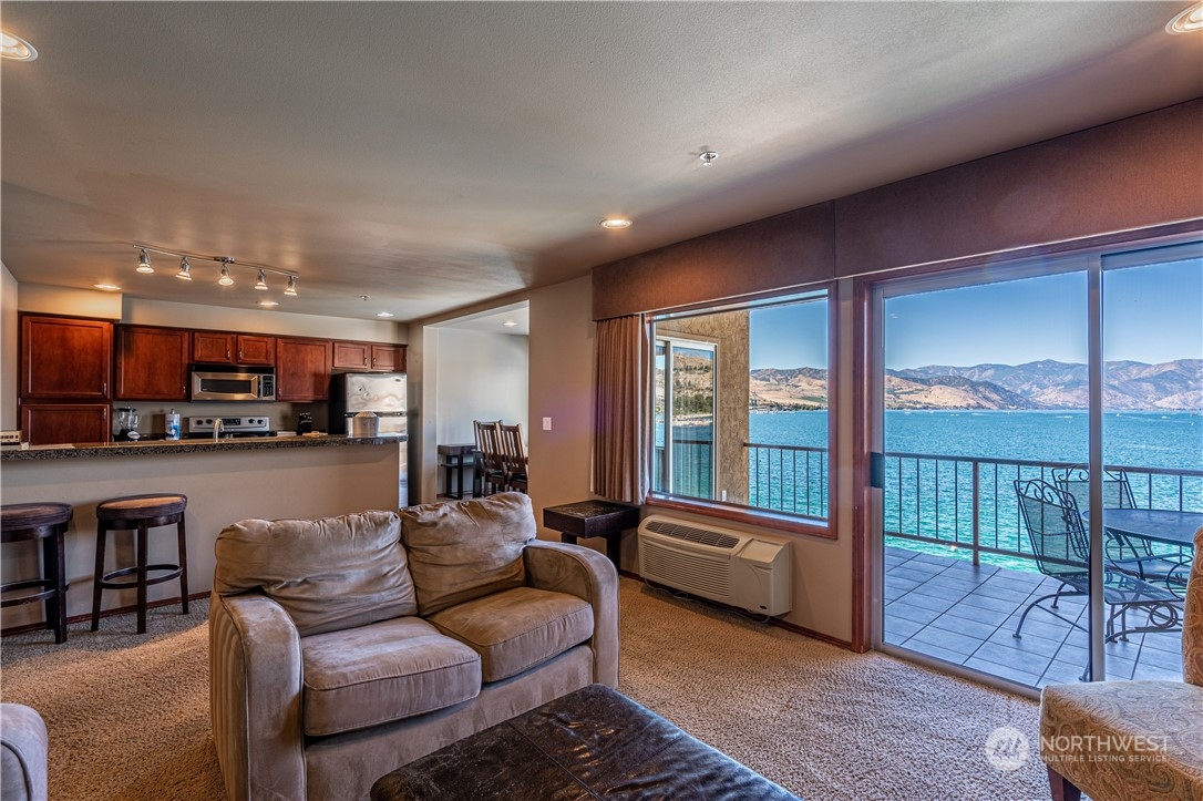 322 W Woodin Avenue Unit: 402