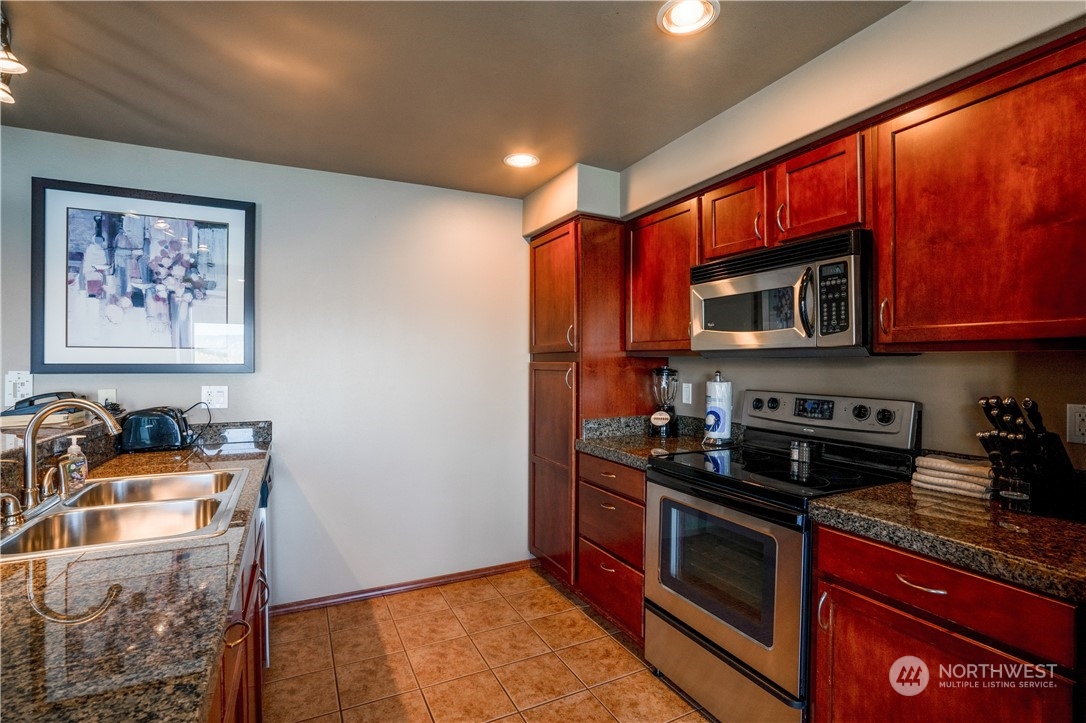 322 W Woodin Avenue Unit: 402