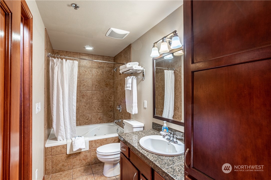 322 W Woodin Avenue Unit: 402