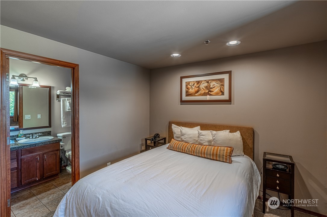322 W Woodin Avenue Unit: 402