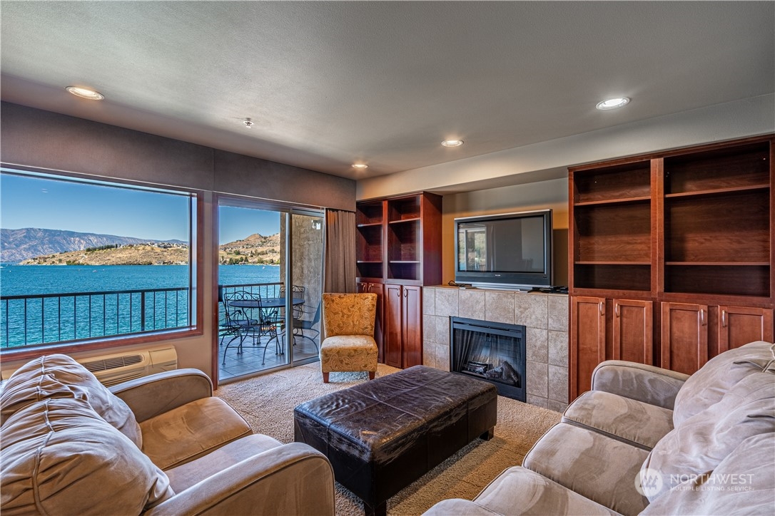 322 W Woodin Avenue Unit: 402