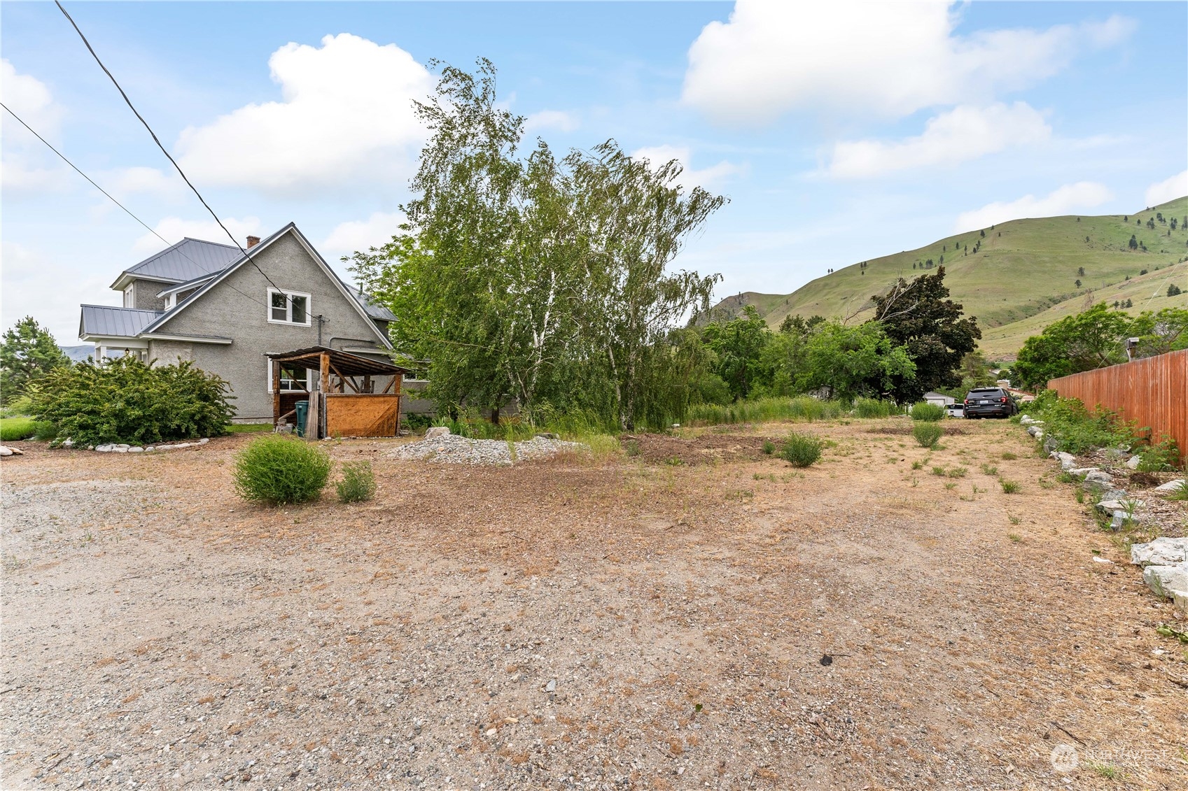 328 E Raymond Street