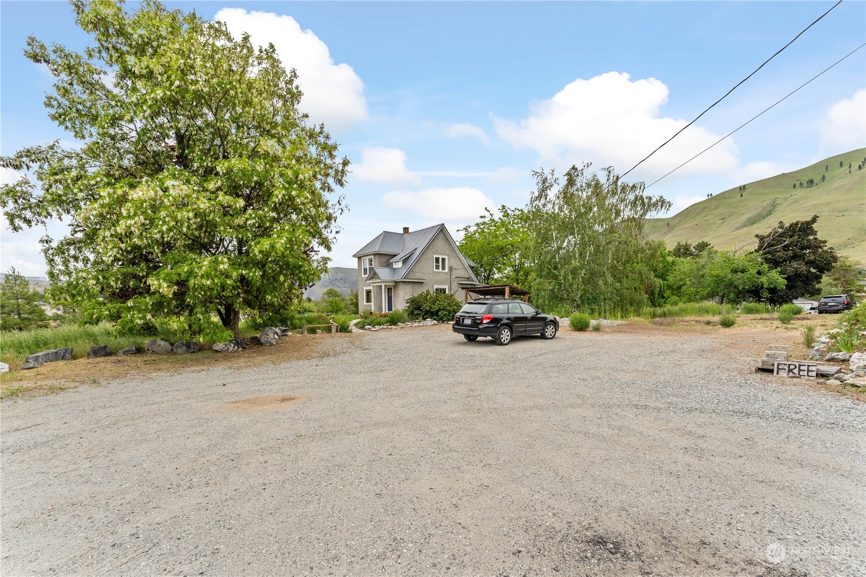 328 E Raymond Street