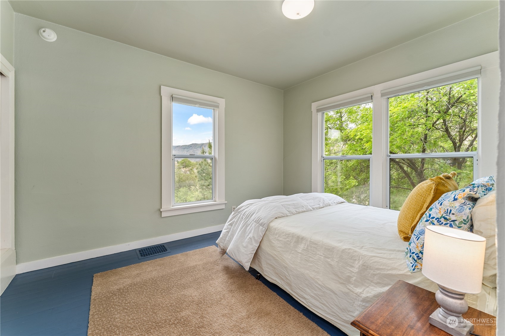 328 E Raymond Street