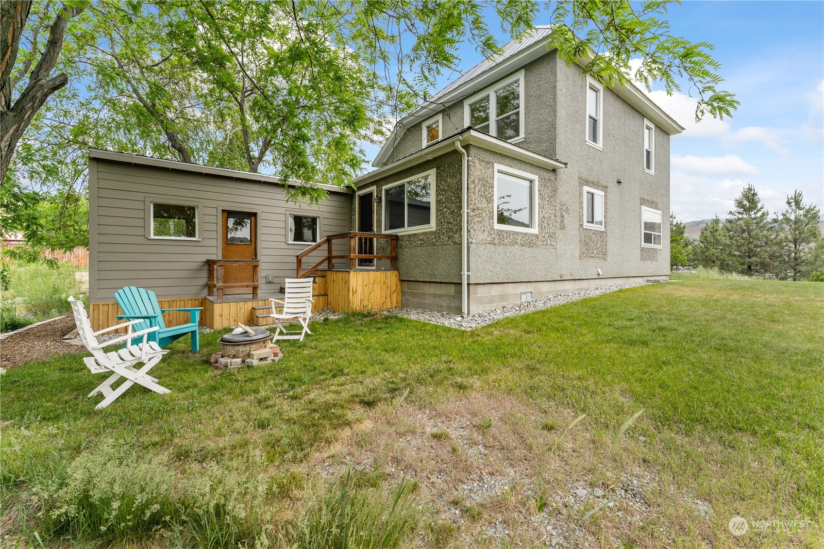 328 E Raymond Street