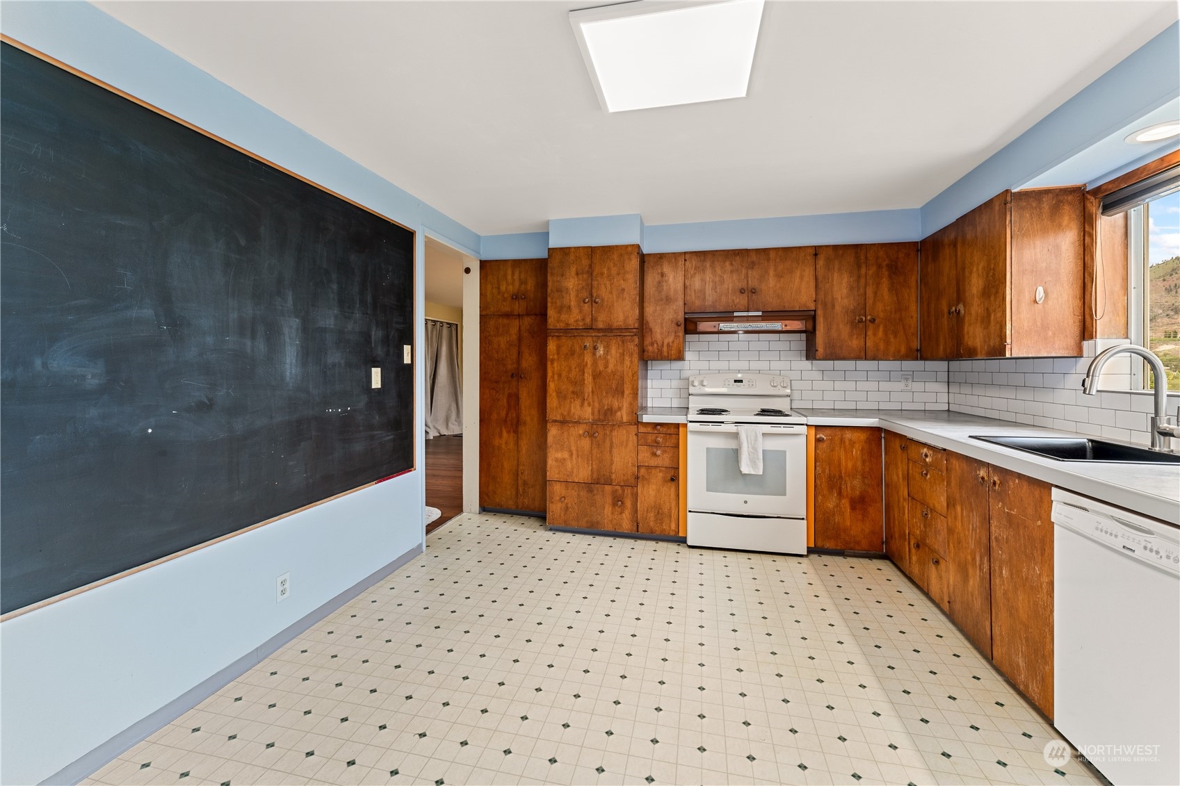 328 E Raymond Street