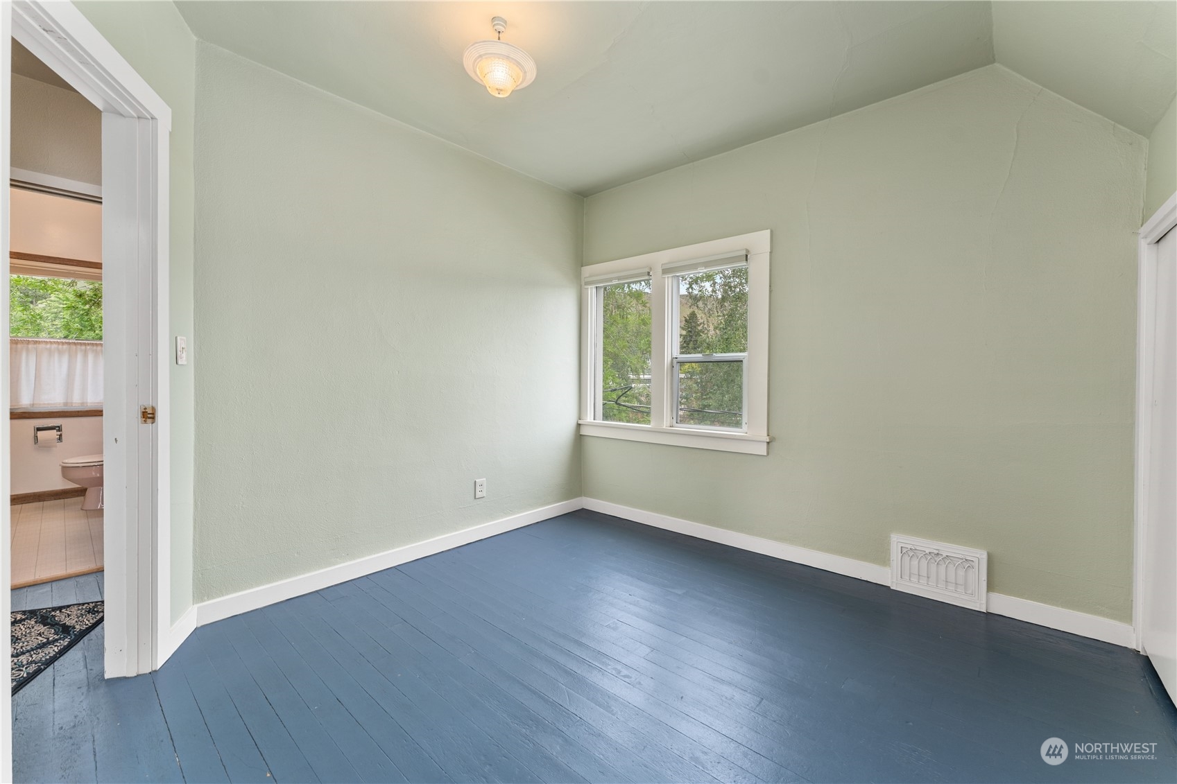 328 E Raymond Street