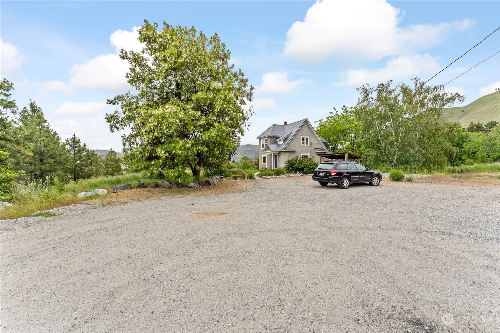 328 E Raymond Street