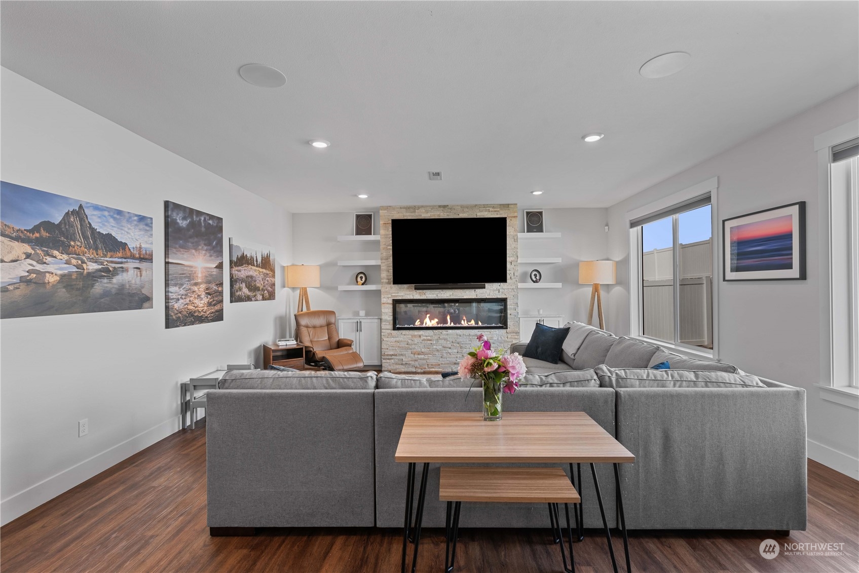 839 N Newport Loop