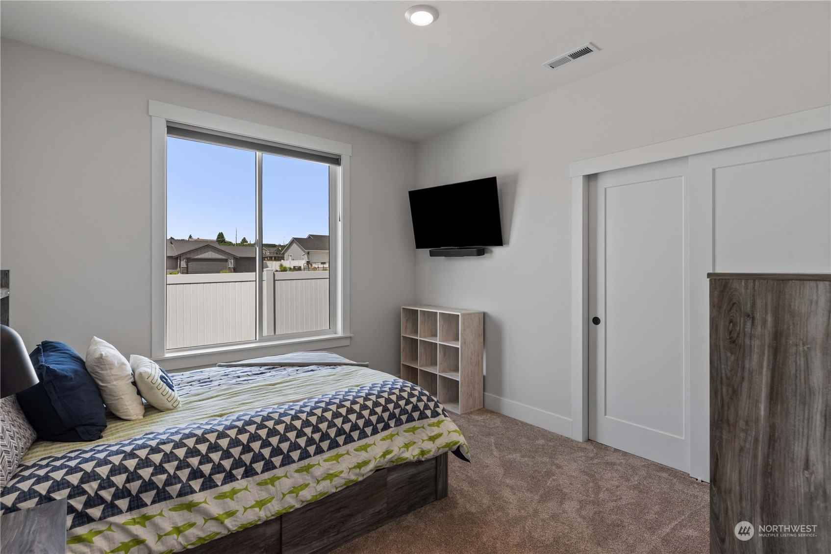 839 N Newport Loop