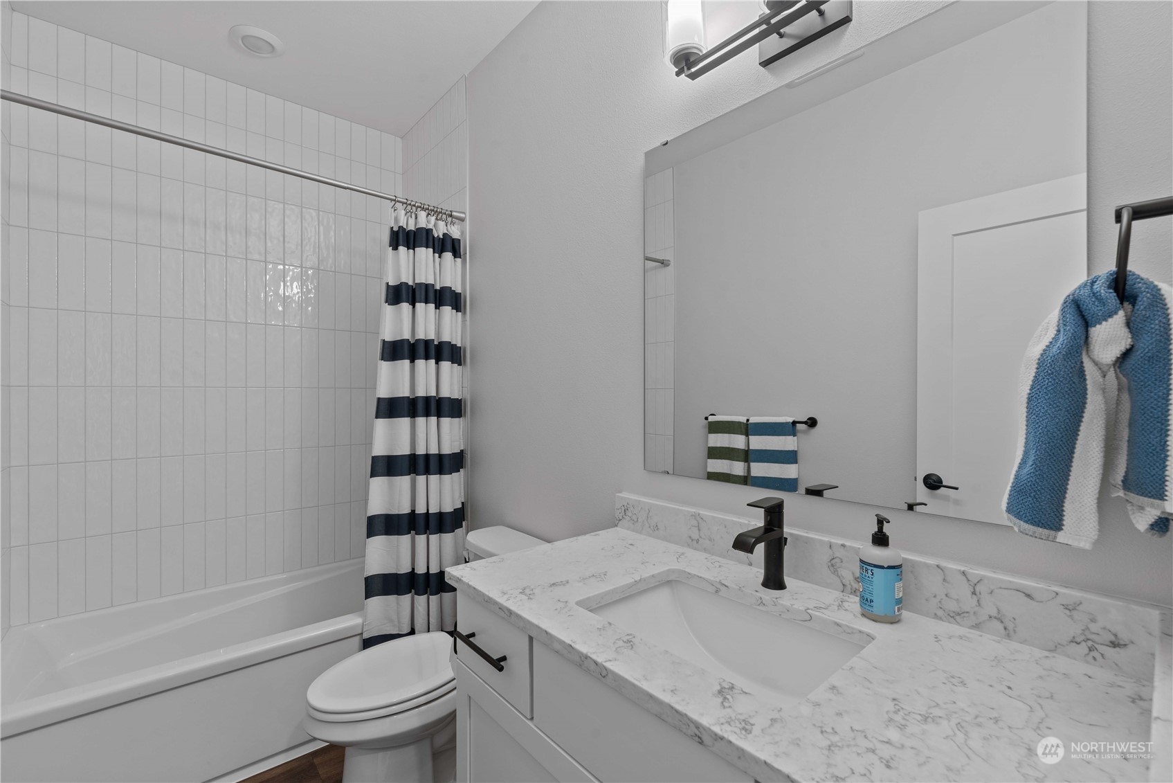 839 N Newport Loop
